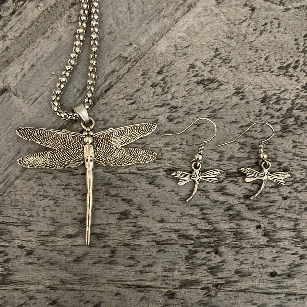 Dragonfly Set-Necklace and earrings